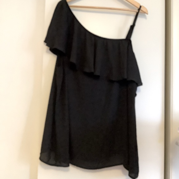 NWT Torrid Black Georgette One-Shoulder blouse, size 4 - Picture 2 of 4